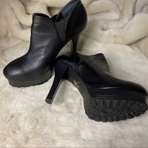 GUC JENNIFER LOPEZ PUMPS
